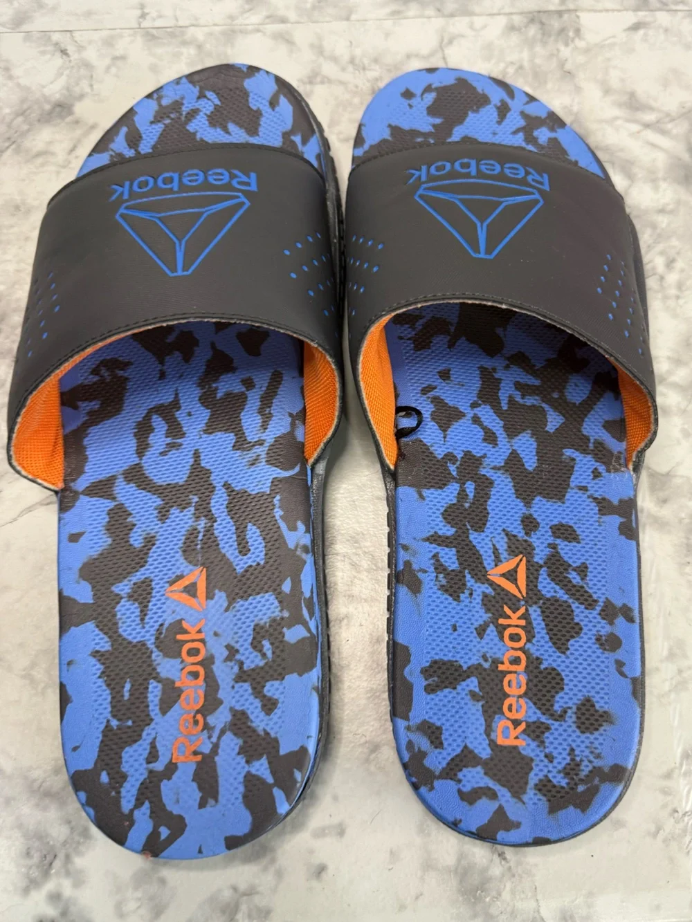 Reebok pervade dual